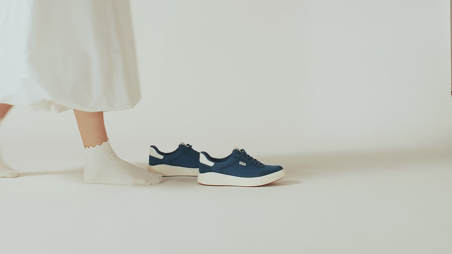 Women's Prague 2 - Reflecting Pond